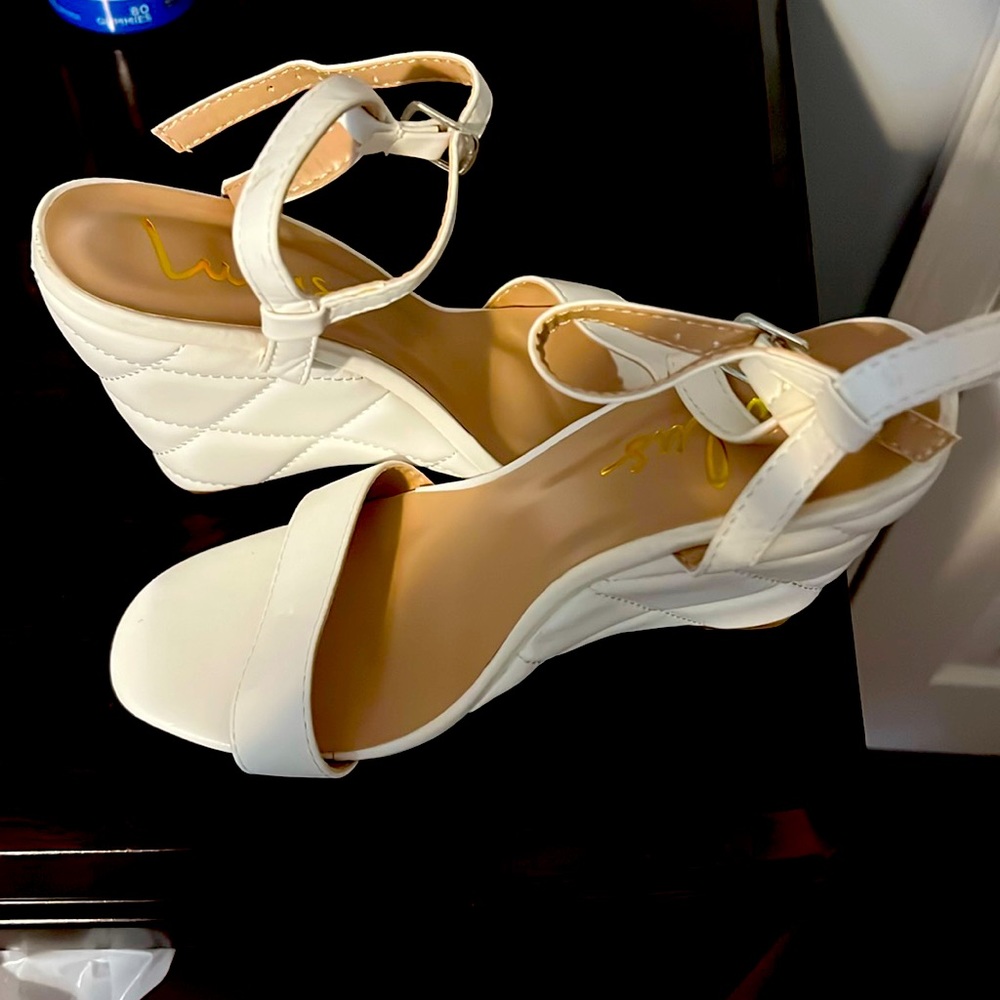 Lulus White wedge size 7